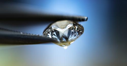 [コジーの今週気になるＤＸニュースVOL20231204-01]ダイヤモンドにレーザーで“目に見えない刻印”を。新技術が秘めるトレーサビリティを超えた可能性：WIRED JAPAN